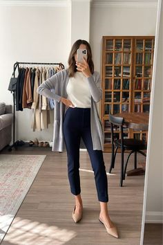 2022 Business Casual Women, Women’s Business Professional, Black Jean Work Outfit, Fall Work Outfits For Women 2022, White Shirt Office Outfit, Work Outfits Women Casual Office Attire, Women’s Office Outfits, Navy Work Pants Outfit, Work Business Casual Outfits Women