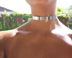 90's Style Thin Silver Choker Neptune Aesthetic, Urban Swag, African Shirts For Men, Metal Choker, Hair Up Or Down, Smart Jewelry, Star Wars Outfits, Simple Pearl, Character References