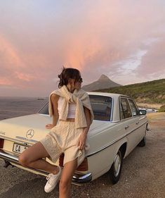 Mode Tennis, Emma Core, Old Vintage Cars, Mode Inspo, How To Pose, Blonde Balayage, Clueless, Retro Cars, Mode Vintage