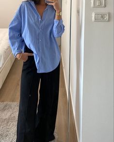 Dark Blue Linen Pants Outfit, Outfits With Shirts Women, Outfit Chemise Bleu, Modest Summer Outfits Aesthetic Casual, Causal Outfits 2024, Corporate Summer Outfits, Corporate Outfits Summer, Summer Internship Outfit, Modest Outfit Aesthetic