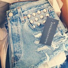 ♥ Stay gold always ♥ Studded Shorts, Kesha, Mötley Crüe, Stockholm Fashion, Style Streetwear, Fashion Killa, Cute Fashion, Ripped Jeans