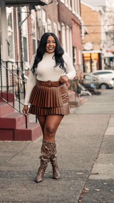 Tan Leather Pleated Skirt Outfit, Brown Leather Pleated Skirt Outfit, Brown Pleated Skirt Outfit, Pleated Leather Skirt Outfit, Pleated Leather Skirt, Leather Dress Outfit, Leather Skater Skirts, Outing Outfit, Leather Skirt Outfit