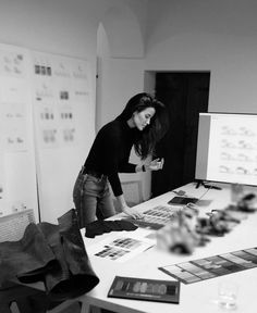 Susscesful Woman, Business Women Photo, Fashion Job Aesthetic Business, Fashion Ceo Aesthetic, Success At Work Aesthetic, Businesses Woman Aesthetic, Dream Job Mood Board, Job Girl Aesthetic, Business Woman Office Working Aesthetic