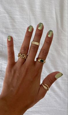 Short Nail Inspo Green, Short Nail Designs Green, Summer Nails 2020 Color Trends, Green Nail Designs Summer, Short Green Nail Designs, Green Gel Nails Short, Simple Short Nail Designs Summer, Nail Trends 2023 Summer, Short Nail Inspo Summer