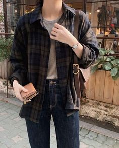 Korean Style Aesthetic, Soft Aesthetic Outfits, Tomboy Femme, Looks Jeans, Casual College Outfits, Korean Casual Outfits, Soft Aesthetic, Casual Day Outfits, Quick Outfits