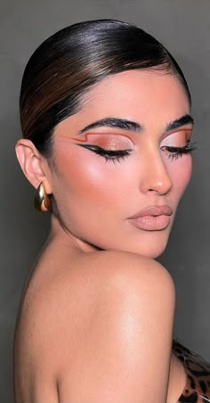 colourful makeup ideas, Coachella makeup look, Glastonbury makeup look, music festival makeup, music festival makeup look, makeup look, vibrant makeup look, summer make up look, bright makeup look, graphic makeup look Uk Makeup Looks, Elegant Makeup Style, Music Festival Makeup, Colourful Makeup, Exotic Makeup, Coachella Makeup, Bollywood Makeup, Uk Makeup, Vibrant Makeup