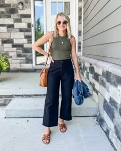 Classic Outfits For Women, Spring Summer Capsule Wardrobe, Classy Yet Trendy, Mom Wardrobe, Summer Outfits For Moms, Fall Wardrobe Essentials, Spring Capsule Wardrobe, Versatile Outfits, Cute Fall Outfits