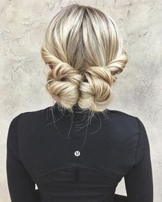 We are loving this casual cute twisted back bun style! Double your fun with 2 buns and an elegant swept back feel. Part hair in the middle, twist both sections back and secure with an elastic. twist each ponytail into a full bun and pin to secure. Spray hair with a bit of Big Sexy Hair Push Up to add texture and fullness before you style! https://www.sexyhair.com/push-up-dry-thickening-spray.html Date Night Hair, Hair Colorful, Peinados Recogidos, Cute Hairstyles For Medium Hair, Work Hairstyles, Bun Hairstyles For Long Hair, Penteado Cabelo Curto, Short Hairstyle, Salon Design