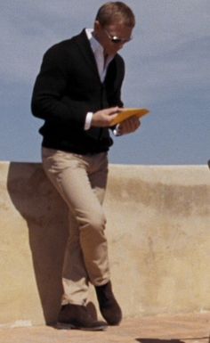 James Bond Casual Style, James Bond Outfits, James Bond Suit, Bond Outfits, Steve Mcqueen Style, Bond Suits, Quantum Of Solace, Bond Style