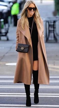 #Winter#WinterOutfits#Fashion2024#SeasonalFashion#WinterTrends#StyleTips#ColdWeatherOutfits#Skirts#Layering#MidiSkirtsIdeas#OutFitIdeas#WinterFashion#WinterOutfitsAesthetic#WinterOutfitsKorean#WinterOutfitsForWomen#ChristmasOutfit Winter Night Outfit, New York Outfits, Clubbing Outfits, Cozy Winter Outfits, Mode Boho, Mode Casual, Cute Winter Outfits, Camel Coat, Night Out Outfit