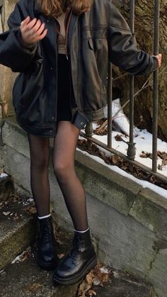 Black Grunge Leather Jacket For Fall, Black Grunge Leather Jacket For Winter, Grunge Leather Jacket For Winter, Leather Jacket Alt Outfit, Ae Outfits, Lether Girl Jacket Aesthetic, Grunge Jacket, Downtown Outfits, Easy Trendy Outfits