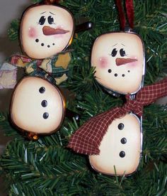 three snowmen are hanging from a christmas tree