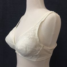 Vintage 1960s / 70s Playtex Bra Style 630 38b New Old Stock...Unworn. Lace Cups, Unlined Cups (No Padding), Hook And Eye Closure, No Underwire. White And Cream (#101) Playtex Bras, Old Bras, Vintage Bra, Bullet Bra, Lingerie Inspiration, Bra Style, Bridal Lingerie, Luxury Lingerie, Vintage Lingerie