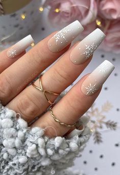 Matte White Christmas Nails, White Nude Christmas Nails, Matte Snowflake Nails, Ombré Holiday Nails, Ombre Snowflake Nails Winter, Dipped Nails Ombre, White Glitter Snowflake Nails, Airbrush Christmas Nails, 3d Snowflake Nails