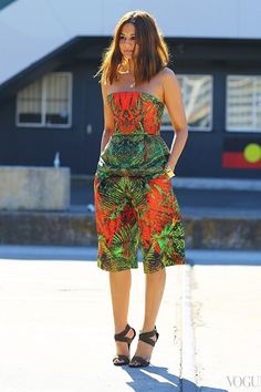 A estampa tropical está entre as apostas para o verão 2017. African Gowns, African Couture, Christine Centenera, Traditional Attires, African Designs, Ankara Designs, Ghanaian Fashion, Afrikaanse Mode, Australia Fashion