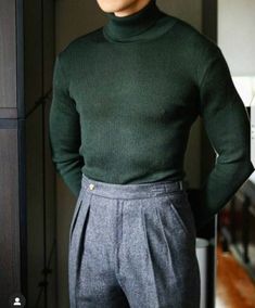 Mens Smart Casual Outfits, Herren Style, Green Turtleneck, Classy Outfits Men, Men Stylish Dress, Mens Casual Dress Outfits, Mens Outfit Inspiration, Mens Fashion Classy