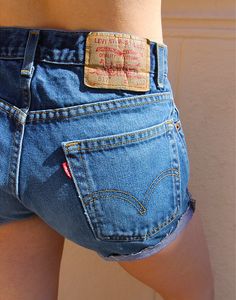 Vintage Levi's 517 shorts in a blue denim. High rise. Zipper. 5 front and back pockets. UK 10 / Eur 38 Actual measurements - 28"(71cm) waist - 36"(91cm) hips - 11"(29cm) inner leg - 11"(29cm) rise. Material - Denim. Condition - Excellent Handpicked, repaired and ready to wear. This is an original vintage item, not new and minor signs of wear & age are expected, we will highlight any major flaws. Model is a UK 8 and is 5'6" tall Levis 517, Levi Shorts, Cut Off Shorts, Vintage Levis, Cut Off, Short Outfits, Mom Jeans, Blue Denim, Levi's