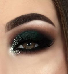 Mascara Products Maquillaje Smokey Eyes, Smokey Eyes Tutorial, Smokey Eyes Makeup, Make Up Diy, Smokey Eye Easy, Green Smokey Eye, Natural Smokey Eye, Dark Eye Makeup, Makeup Smokey