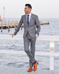 Men’s Suits For Work, Casual Suit For Men Wedding, Classic Men’s Wedding Suit, Light Grey Suit Men Color Combos, Gray Formal Suit, Grey Suit Outfit Men, Grey And Blue Suit, Light Grey Suit Men, Grey Suit Combinations