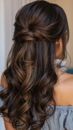 15 Stunning Bridesmaid Hair Ideas That Steal the Show -  #Bridesmaid #hair #Ideas #show #steal #Stunning Check more at https://ifoundaideas.com/wedding/15-stunning-bridesmaid-hair-ideas-that-steal-the-show-4/ Wedding Hairstyles Down Bridesmaid, Half Back Bridesmaid Hair, Bridesmaid Mid Length Hairstyles, Hairstyles For A Wedding Guest Half Up, Half Up Half Down Wedding Hair Bridesmaid Simple, Bridesmaids Hair Curly, Bridesmaid Hair Inspo Short, Half Up With Curtain Bangs Wedding, Half Up Classy Hairstyles