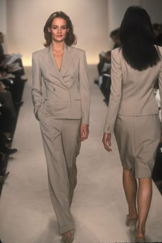 Vintage Classy Outfits, Ralph Lauren Fashion Show, Ralph Lauren Spring Summer, Ralph Lauren Runway, Classic Ralph Lauren, Ralph Lauren 90s, Ralph Lauren Suits, Business Professional Outfits, 90s Runway Fashion