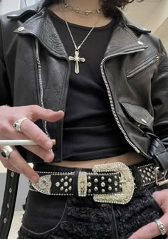 alex presley aesthetic. tv series in my fame dr. Mens Outfit Leather Jacket, Himbo Outfits Men, Himbo Aesthetic Outfits Men, Rock Band Outfits Male, Himbo Outfits, Rockstar Outfit Men, Rockstar Aesthetic Outfits, Emo Cowboy, Rock Star Outfit