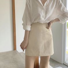 Hipster Outfits Spring, Cream Shirt, Cottagecore Outfits, Hipster Outfits, Best Photo Poses, Burda Style, Korea Fashion, Vogue Fashion