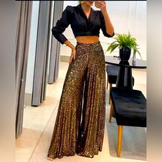 Glamorous High Waist All Over Sequin Pant. The Pull On Pant Has A Zip Closure, A Flared Wide Leg In A Beautiful Bronze Shade. Small: 27.6 Waist 35.4 Hip 41 Length Med: 29.5 Waist 37.4 Hip 41.7 Length Large: 32.3 Waist 40.2 Hips 42.1 Length Sequins Pants, Sequin Flare Pants, Trousers Baggy, High Waisted Flare Pants, Wide Leg Pants Outfits, Sequin Boots, Leg Pants Outfit, Chique Outfits, Sequin Pants