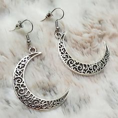 Nwt Silver Colored Crescent Moon Earrings Swirl Details Cute Female Character Designs, Crescent Earrings, Earrings Aesthetic, Crescent Moon Earrings, Gold Clips, Dark Moon, Silver Moon, Circle Necklace, Moon Earrings