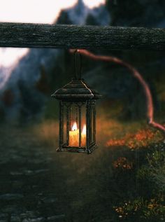 a lit lantern with the words boa noite on it in spanish and english