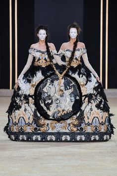 Guo Pei Fall 2019 Couture https://www.vogue.com/fashion-shows/fall-2019-couture/guo-pei/slideshow/collection#1 Givenchy Couture, Art Final, Dress Couture, Elie Saab Couture, Collection Couture, Iris Van Herpen, Chanel Couture