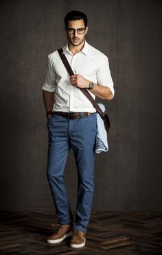 Blue Chinos, Smart Casual Outfit, Wearing Glasses, Men Style Tips, Mens Winter Fashion, Mens Fashion Summer