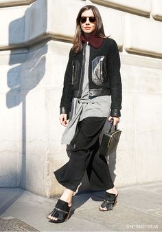 A+Day+in+the+Life+of+an+Editor+at+Paris+Fashion+Week+via+@WhoWhatWear Dc Fashion, Paris Fashion Week Street Style, Paris Street Style, Spring Looks, Layered Look, Fashion Classy, Daily Outfits