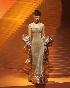 Looks Rihanna, Gold Dresses, Gala Outfit, 90s Runway Fashion, Runway Fashion Couture, Runway Dresses, Gala Dresses, Glam Dresses, Looks Style