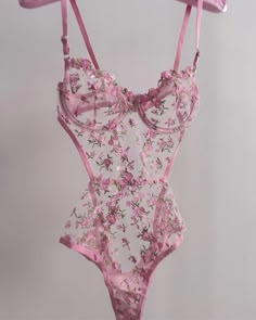 Langire Outfit Pink, Intimo Aesthetic, Lingeniere Aesthetic, Flower Lingerie, Floral Lingerie, Pajama Fashion, Seductive Clothes