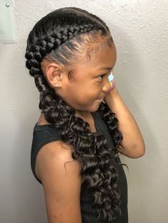 Aprenda as técnicas mais avançadas de tranças Curso 100% online e acesso imediato! tranças| tranças afro braids| tranças nago feminina| tranças com cabelo solto| tranças box braids| tranças nago| tranças nago cabelo cacheado| tranças box braids preta| tranças boxeadora com jumbo| tranças de cabelo afro| tranças no cabelo todo| Two Cute Braids, Braided Ponytail Kids, Trendy Braided Hairstyles, Braids Kids, Weave Hairstyles Braided, Dunner Wordend Haar, Lil Girl Hairstyles, Kid Braid Styles