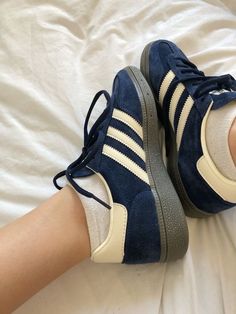 Navy Blue Fashion Aesthetic, Navy Clothes Aesthetic, Navy New Balance Outfit, Cool Sneakers Aesthetic, Navy Blue Girl Aesthetic, Navy Girl Aesthetic, Navy Shoes Outfit, Navy Blue Girl