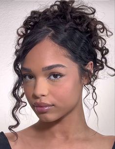 Claw Hairstyles Curly Hair, Super Curly Ponytail, Aesthetic Curly Hair Hairstyles, Corkscrew Curls Hairstyles, Short Curly Hair Hoco Hairstyles, Prom Short Curly Hairstyles, Cute Curly Hairstyles For Graduation, Fancy Curly Hairstyles Prom Short, Casual Curly Hairstyles Natural Curls