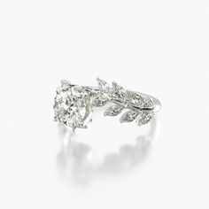 a diamond ring with leaves on it