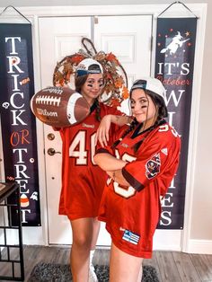 Football Halloween Costume, Halloween Costumes For College, Group Costume Ideas, Teenage Halloween Costumes, College Halloween Costumes, Make Carnaval, Halloween Costumes For Teens Girls