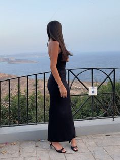 #dress #black #long #longdress #blackdressesforwomen #oldmoneystyle #picture #poses #picturepose #aesthetic #pinterest #foryoupage #explorepage #explore #home Black Tie Poses, Poses For Pictures Instagram In Dress At Home, Poses For Pictures Instagram Long Dress, Poses For Maxi Dress, Instagram Poses Baddie, Photo Poses Long Dress, Dressy Poses, Full Body Insta Poses, Poses For Women In Dresses