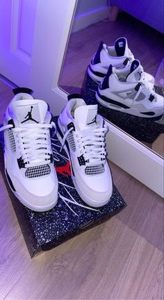 Sepatu Air Jordan, Skull Blanket, Pretty Sneakers, Shoes Wallpaper, Trendy Shoes Sneakers, Nike Shoes Girls, Nike Fashion Shoes, Preppy Shoes, Jordan Shoes Girls