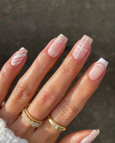 White Tip Nails, Cute Christmas Nails, Christmas Nails Easy, Snowflake Nails, Christmas Nails Acrylic, Square Acrylic Nails, Xmas Nails, Christmas Nail Designs, French Tip Nails