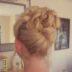 Blonde Wedding Hair Updo, Short Updo, Updo Bridesmaid, Evening Hairstyles, Mother Of The Bride Hair, French Twist Hair, Messy Updo, Oval Face Hairstyles, Peinados Fáciles Para Cabello Corto