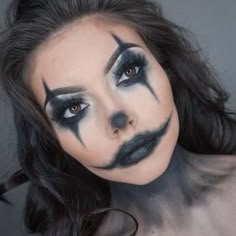 Easy Clown Makeup, Halloween Makeup Look, Halloween Nails Diy, Halloween Costumes For 3