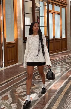 Claire Most, Black Mini Skirt Outfit, Black Skirt Outfits, Oversized Sweater Outfit, Winter Skirt Outfit, Estilo Real, Sock Outfits, Sweater Trends, Miniskirt Outfits