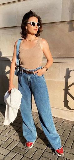 What to wear with wide-leg jeans Wide Leg Jeans Outfits, Summer Tank Top Outfits, Petite Dressing, Style Wide Leg Jeans, Wide Leg Jeans Outfit, Wide Leg Pants Outfit, Levis Outfit, Tank Top Outfits, Jeans Outfits