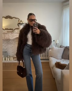 Winter Go Out Outfits, Fur Casual Outfit, Stylish Cold Weather Outfits, Theme Park Winter Outfit, Fur Jacket Outfit Aesthetic, Brown Fluffy Jacket Outfit, Cropped Fur Jacket Outfit, Casual Fur Coat Outfit, 2025 Winter Outfits