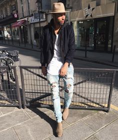 Boating Outfit, Mens Fall, Komplette Outfits, Men Looks, Mens Streetwear, Mens Street Style, Stylish Men, Mens Fashion Casual, Ripped Jeans