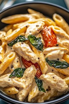 Italian Creamy Chicken Pasta Creamy Tuscan Pasta, One Pot Chicken Parmesan Pasta, Creamy Lemon Chicken Pasta, Creamy Tuscan Chicken Pasta, Tuscan Food, Creamy Chicken Pasta Recipes, Meatballs Recipes, Tuscan Pasta, Tuscan Chicken Pasta